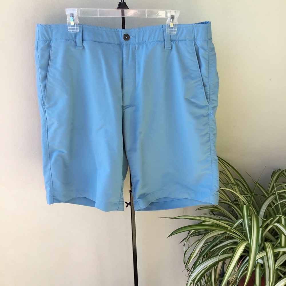 Under Armour Mens Shorts size 40 Light Blue Heat Gear Loose Shorts EUC